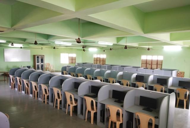 IQRA BCA College Bharuch Computer Lab photo 3